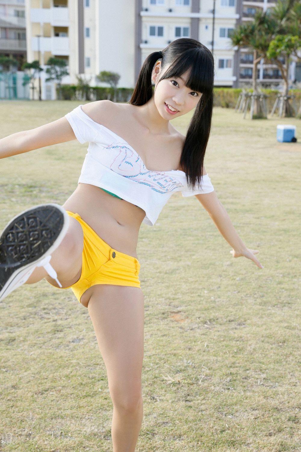 Satu buku utuh SEMUA Mariko Shinoda di L.A. !!》 [Weekly Young Jump] 2015 No. 04-05 Foto Halaman 1 No.0deb92